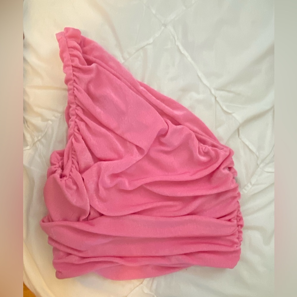 One shoulder pink rouched crop top